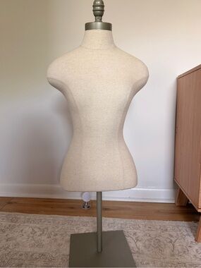 Adjustable Female Dress Form Mannequin - Natural Canvas